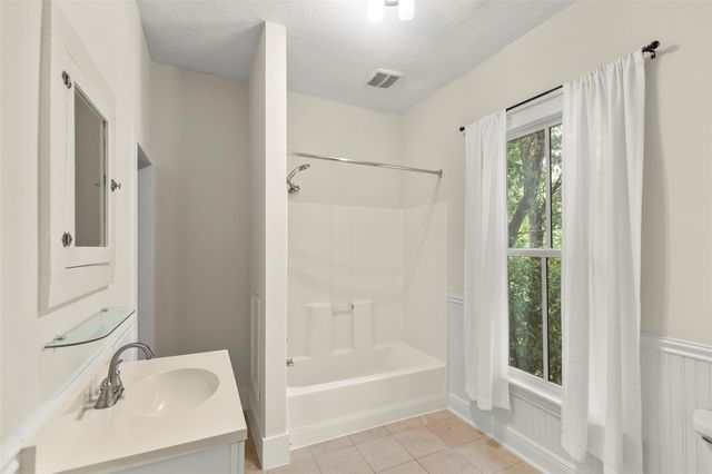 1310 Beachton Street, Houston, TX 77007