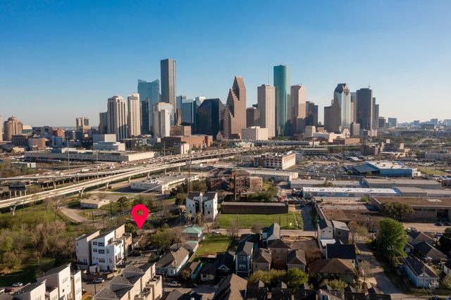 1310 Beachton Street, Houston, TX 77007