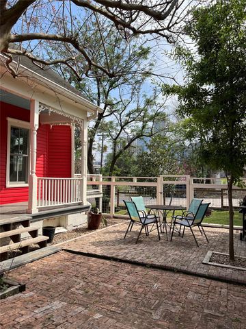 1310 Beachton Street, Houston, TX 77007