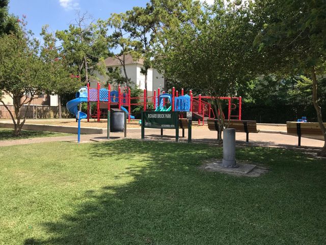 1310 Beachton Street, Houston, TX 77007