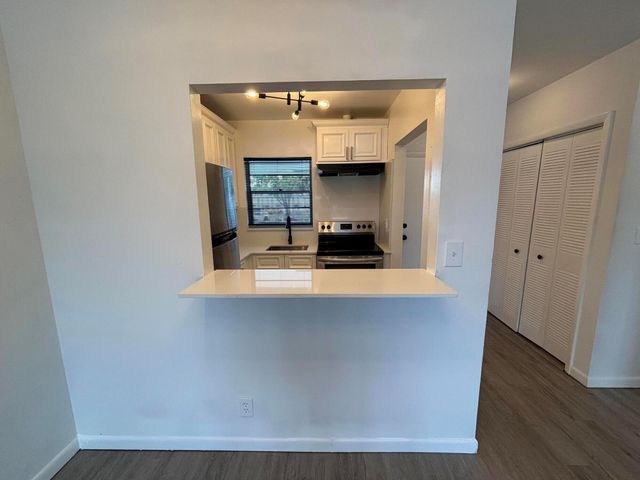 1112 Lake Terrace 207, Boynton Beach, FL 33426