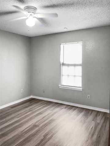 1114 Valley View Drive, Glenn Heights, TX 75154