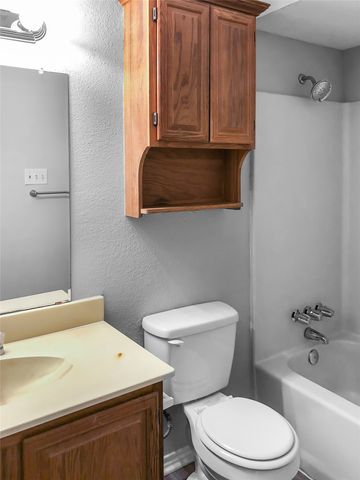 1114 Valley View Drive, Glenn Heights, TX 75154