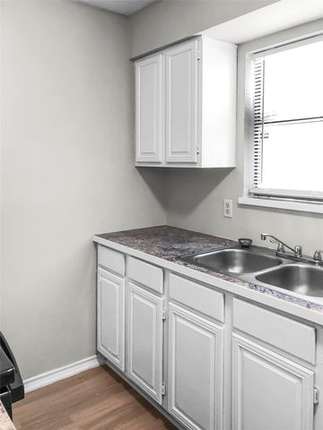 1114 Valley View Drive, Glenn Heights, TX 75154