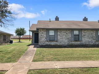 1114 Valley View Drive, Glenn Heights, TX 75154