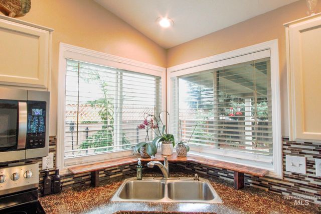 2055 W Sunny Slope Dr, Meridian, ID 83642