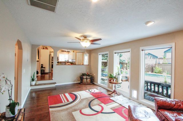 2055 W Sunny Slope Dr, Meridian, ID 83642