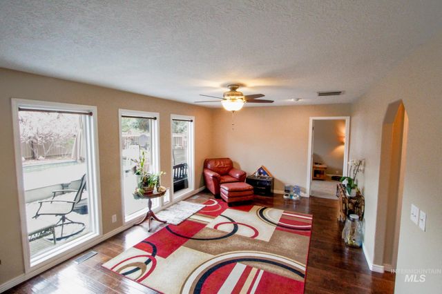 2055 W Sunny Slope Dr, Meridian, ID 83642