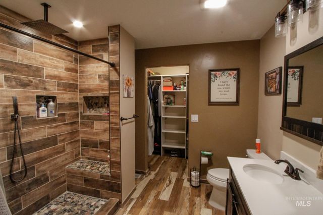 2055 W Sunny Slope Dr, Meridian, ID 83642