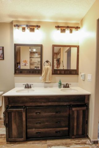 2055 W Sunny Slope Dr, Meridian, ID 83642