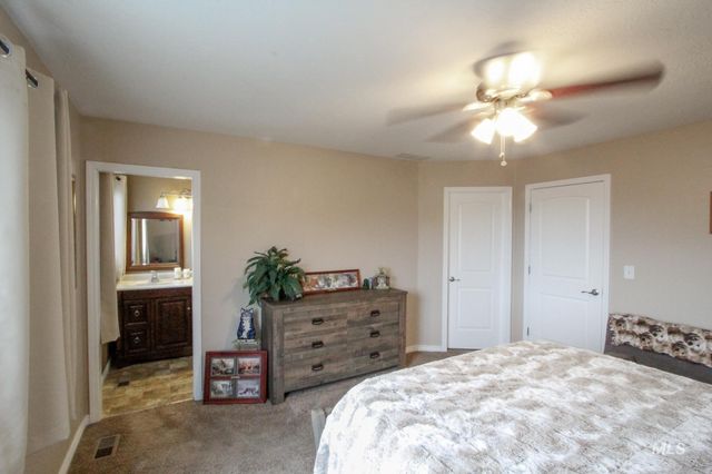 2055 W Sunny Slope Dr, Meridian, ID 83642