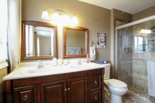 2055 W Sunny Slope Dr, Meridian, ID 83642