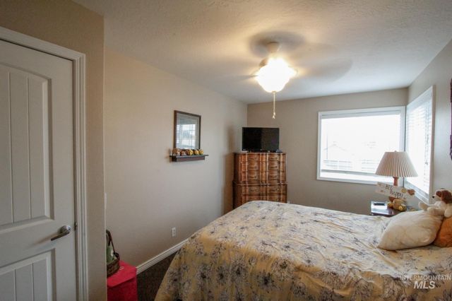 2055 W Sunny Slope Dr, Meridian, ID 83642