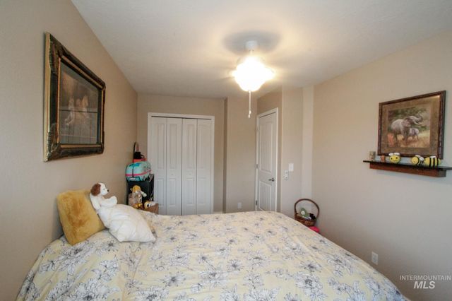2055 W Sunny Slope Dr, Meridian, ID 83642