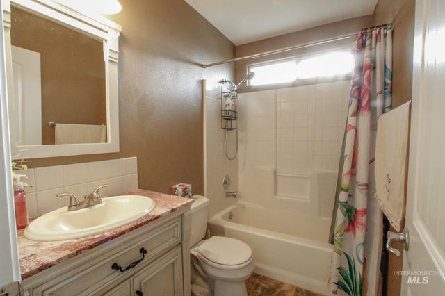 2055 W Sunny Slope Dr, Meridian, ID 83642