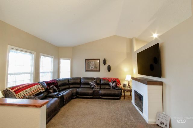 2055 W Sunny Slope Dr, Meridian, ID 83642