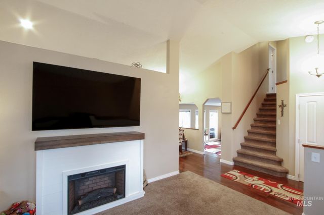 2055 W Sunny Slope Dr, Meridian, ID 83642