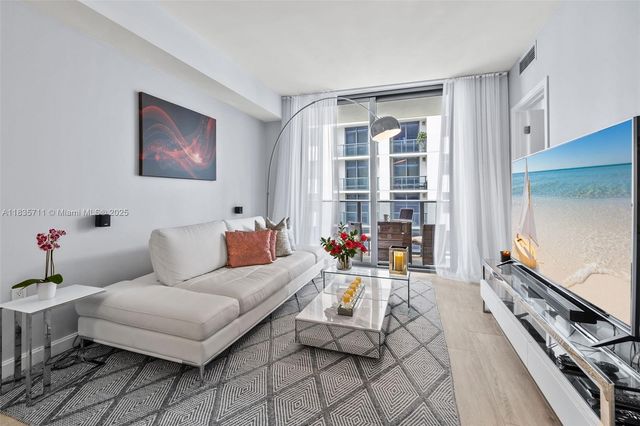 55 SW 9th St 2309, Miami, FL 33130