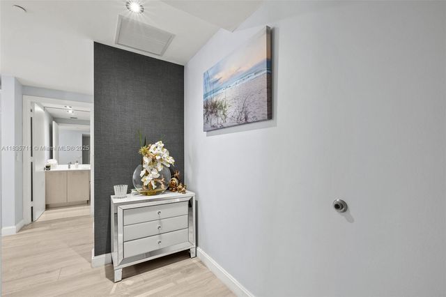 55 SW 9th St 2309, Miami, FL 33130