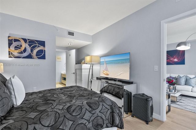 55 SW 9th St 2309, Miami, FL 33130