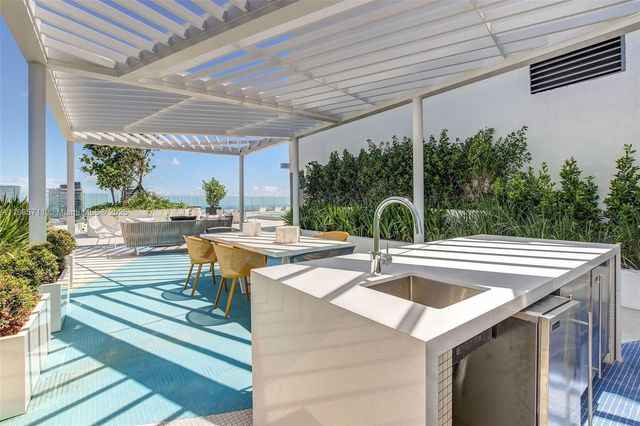 55 SW 9th St 2309, Miami, FL 33130