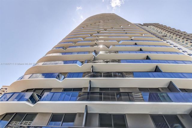 55 SW 9th St 2309, Miami, FL 33130