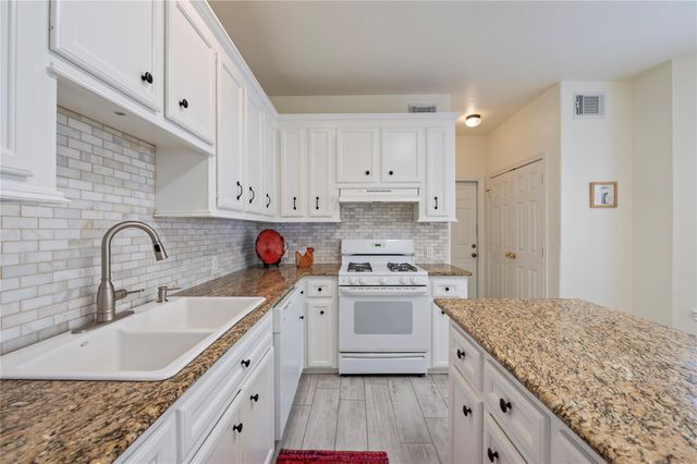 2060 Glencove Drive, Seabrook, TX 77586
