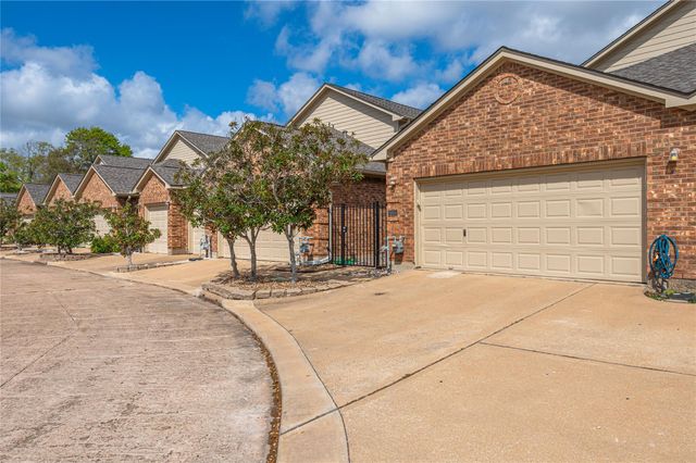 2060 Glencove Drive, Seabrook, TX 77586