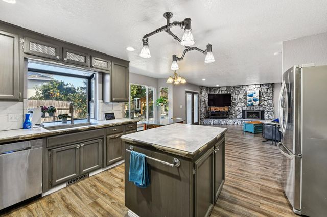 9764 Angel Ct, Stockton, CA 95209