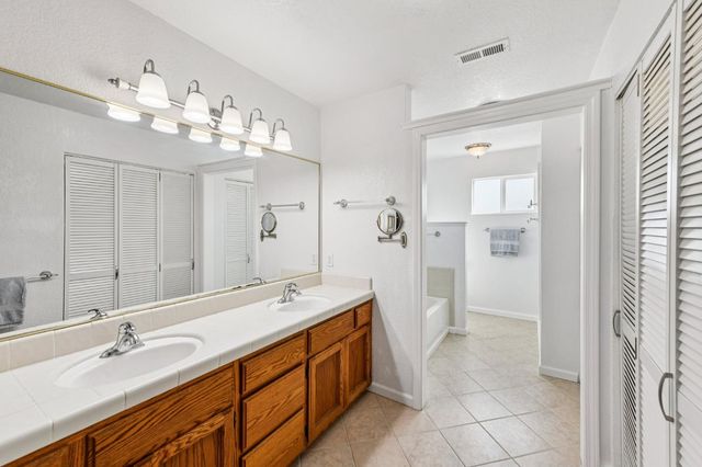 9764 Angel Ct, Stockton, CA 95209