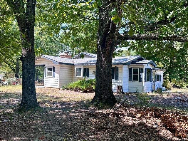 10841 W High Meadows Drive, Rogers, AR 72756