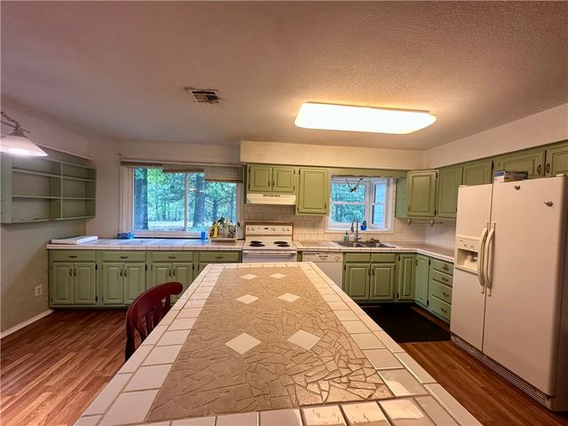 10841 W High Meadows Drive, Rogers, AR 72756