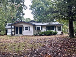10841 W High Meadows Drive, Rogers, AR 72756