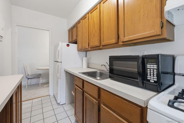 185 Bryant Avenue 1M, White Plains, NY 10605