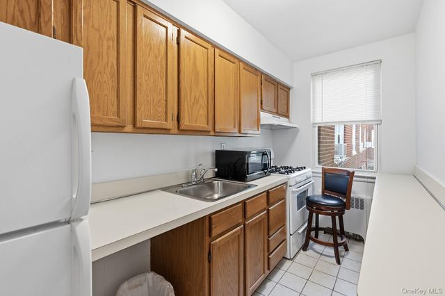 185 Bryant Avenue 1M, White Plains, NY 10605