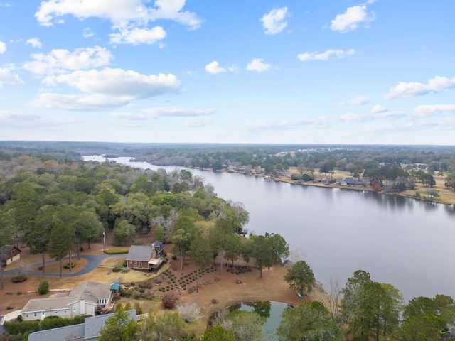 104 Mossland Drive, Perry, GA 31069