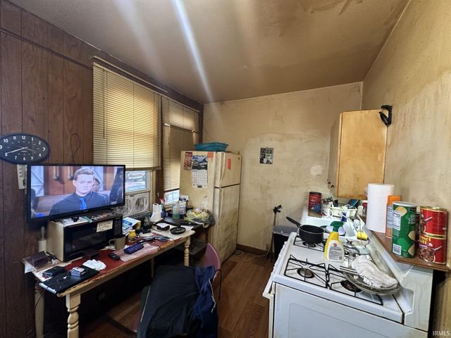 218 N Fourth Avenue, Evansville, IN 47710