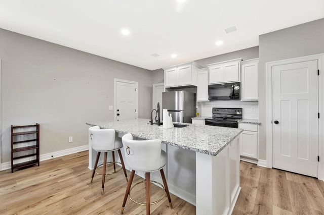 932 N Cloverleaf St, Goddard, KS 67052