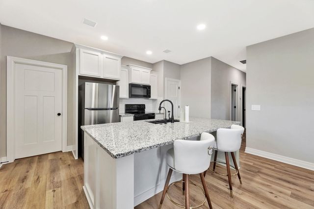 932 N Cloverleaf St, Goddard, KS 67052