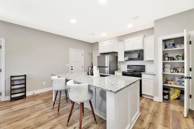 932 N Cloverleaf St, Goddard, KS 67052