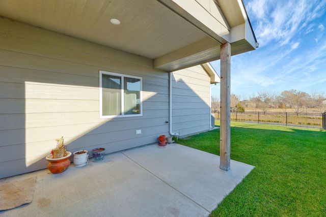 932 N Cloverleaf St, Goddard, KS 67052