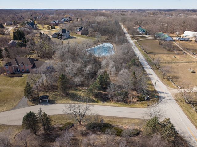 39976 Jonathan Knolls Lane, Wadsworth, IL 60083