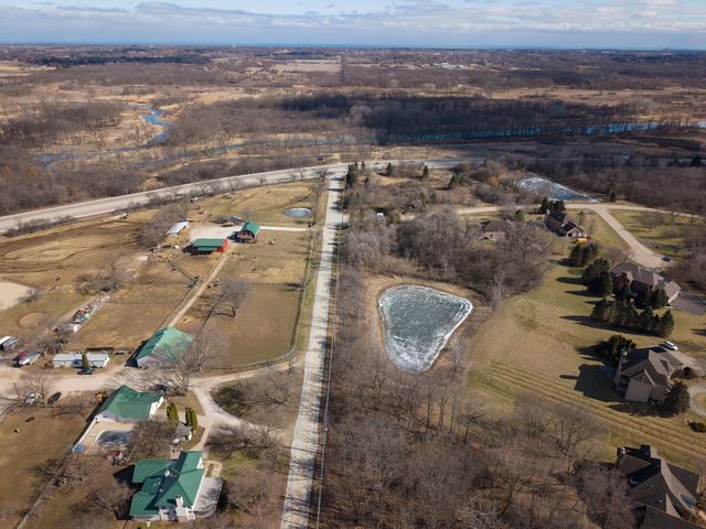 39976 Jonathan Knolls Lane, Wadsworth, IL 60083