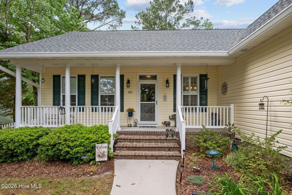 105 Channel Run Drive, New Bern, NC 28562