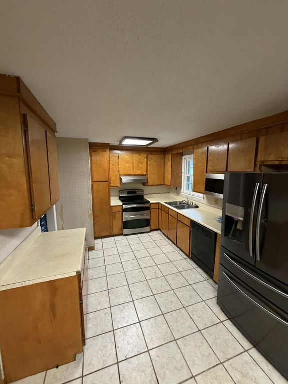 Image 11 of property listing at 3871 Karen Drive, North Charleston, SC 29405