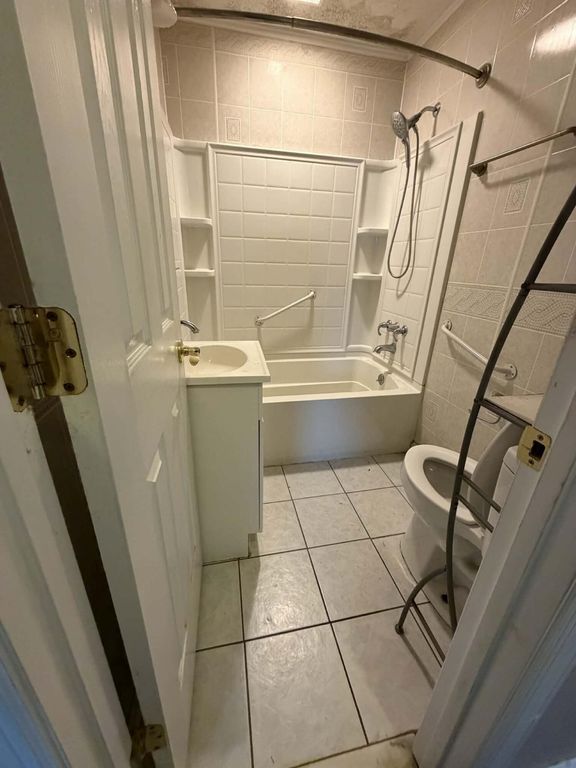 Image 3 of property listing at 3871 Karen Drive, North Charleston, SC 29405