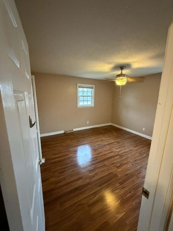 Image 4 of property listing at 3871 Karen Drive, North Charleston, SC 29405