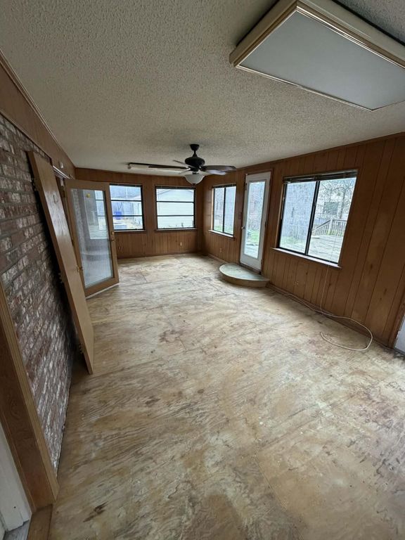 Image 5 of property listing at 3871 Karen Drive, North Charleston, SC 29405