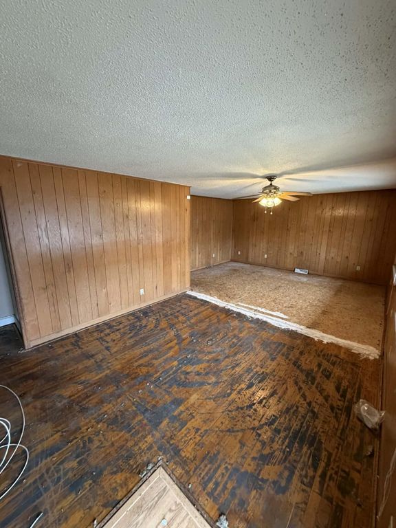 Image 7 of property listing at 3871 Karen Drive, North Charleston, SC 29405