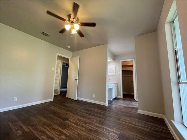 613 E Mustang Street, Crowley, TX 76036